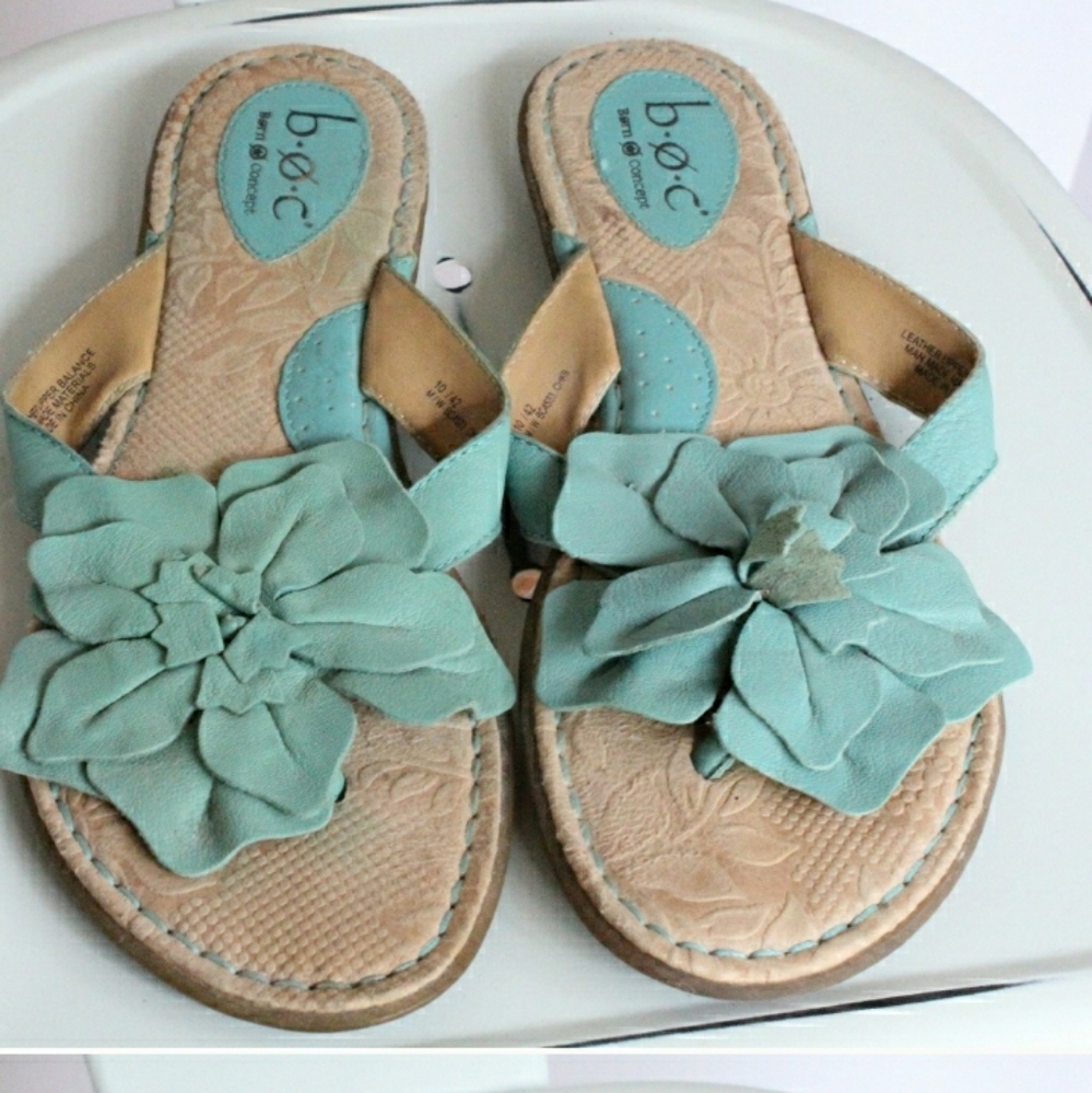•BOC• leather flip flops